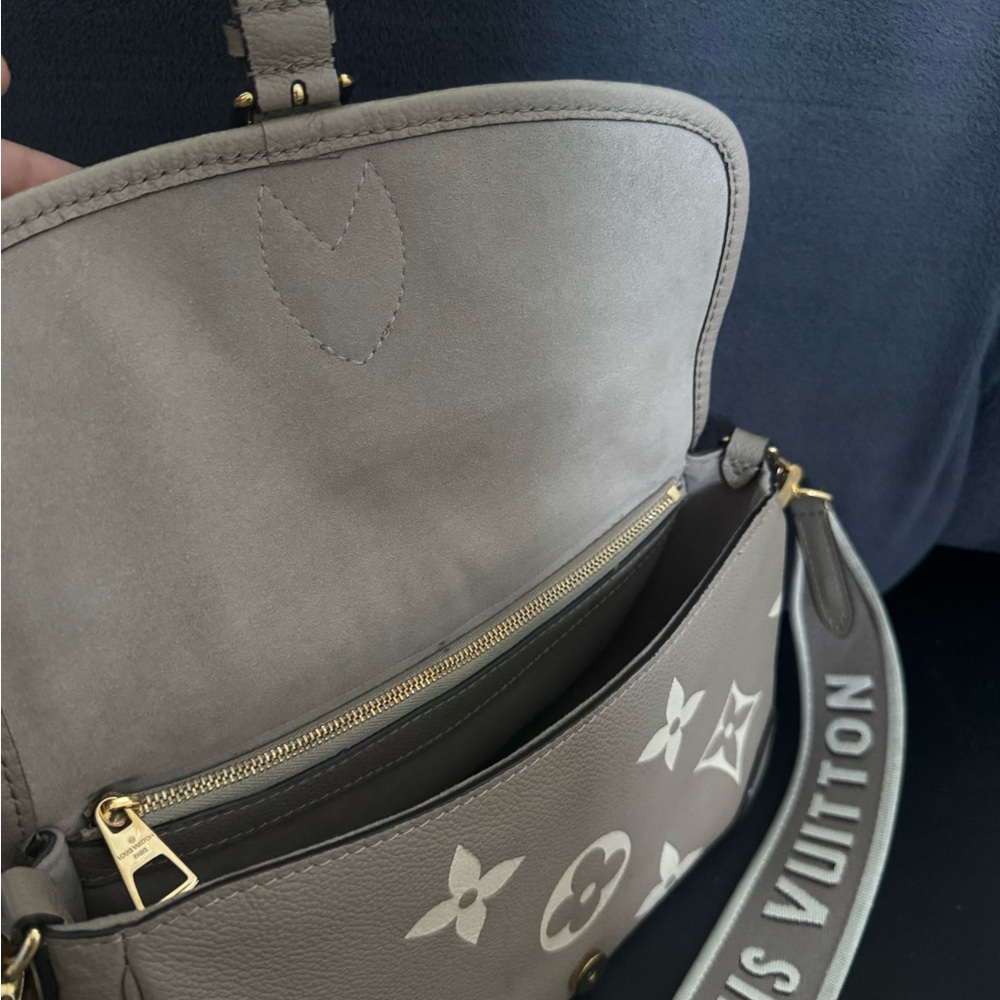 Louis Vuitton Diane Crossbody Bag - Picture 10 of 10